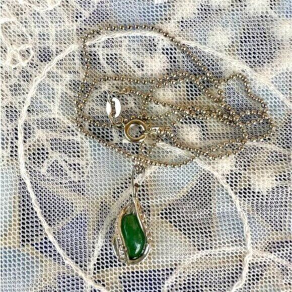 Vintage 18K White Gold Plated & Green Nephrite Jade Necklace - Picture 4 of 8